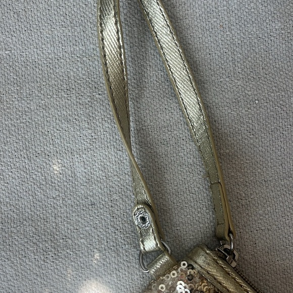 Gold sequin Nine West wristlet - Picture 5 of 5